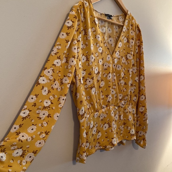 Dynamite Blouse. Floral print. Large. - Picture 4 of 8